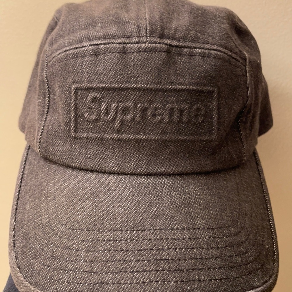 Black Supreme box hat logo white speckle